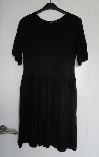 Boohoo black short ruffle - black,