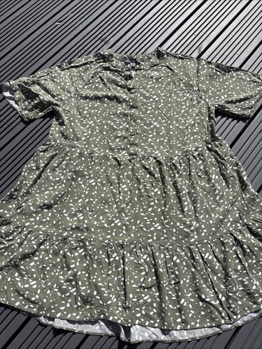 Primark green white - &,